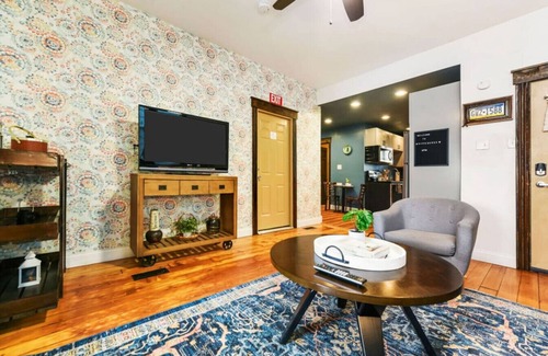 Millvale Appartement | Cute Apt Minutes from Downtown and Stadiums!!