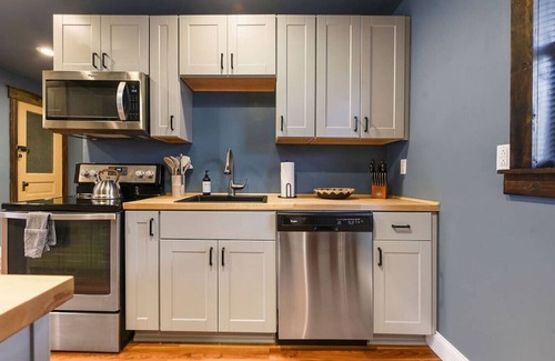 Millvale Appartement | Cute Apt Minutes from Downtown and Stadiums!!
