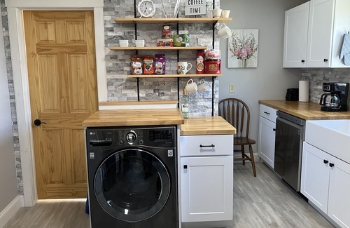 Dover Appartement | Cute Apt w/ Parking & W/D!
