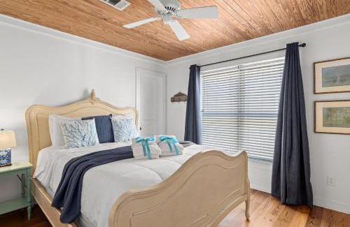 Laguna Beach Maison | Cute Beach Cottage Steps to the Beach! Panama City Beach, FL!