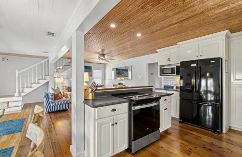 Laguna Beach Maison | Cute Beach Cottage Steps to the Beach! Panama City Beach, FL!