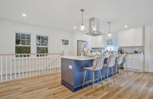 Annapolis Maison | Cute bungalow blocks to Stadium