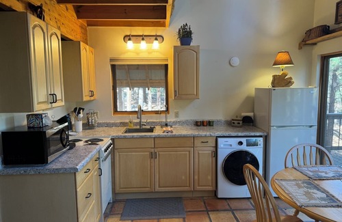 Vallecito Maison | Cute Cabin in the pines 3 minutes from lake a walk to the river and beautiful drive to Durango