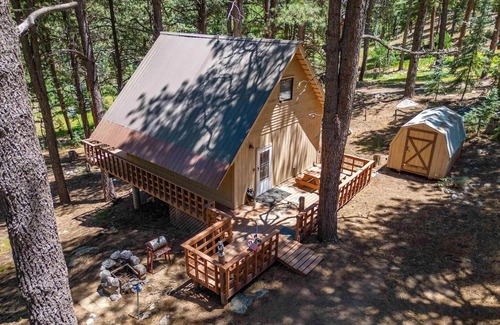 Vallecito Maison | Cute Cabin in the pines 3 minutes from lake a walk to the river and beautiful drive to Durango