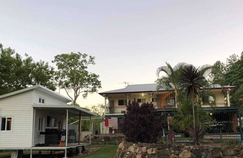Burpengary Cabine | Botanique B & B avec piscine, sauna, bain à remous et spa de jour