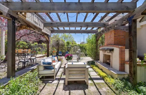 Whittier Appartement | Cute Carriage House with bikes provided
