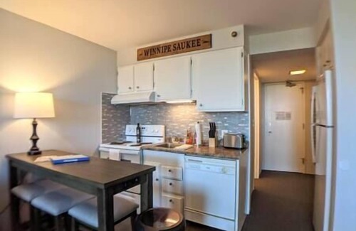 Weirs Beach Appartement | Cute Cedar Lodge Studio with Balcony & Lake Views!