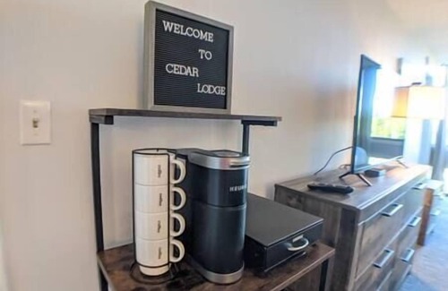 Weirs Beach Appartement | Cute Cedar Lodge Studio with Balcony & Lake Views!