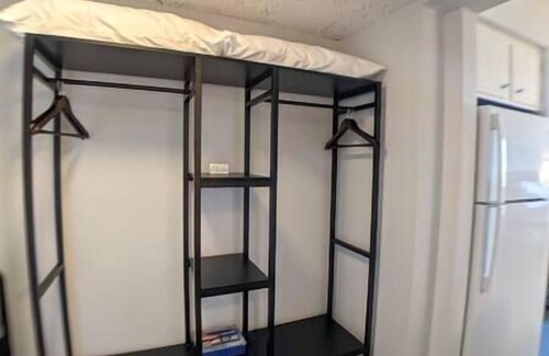 Weirs Beach Appartement | Cute Cedar Lodge Studio with Balcony & Lake Views!