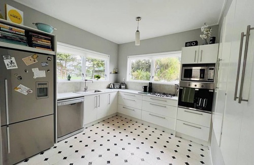 Wellington Maison | Cute, character bungalow only 10 Mins from CBD with outdoor bath
