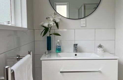 Wellington Maison | Cute, character bungalow only 10 Mins from CBD with outdoor bath