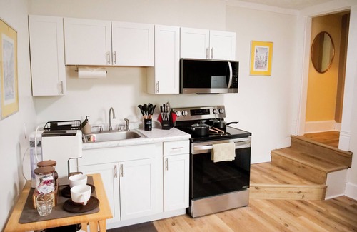 Merion Village Maison | Cute Columbus Bungalow + Modern Amenities. 7 min from downtown!