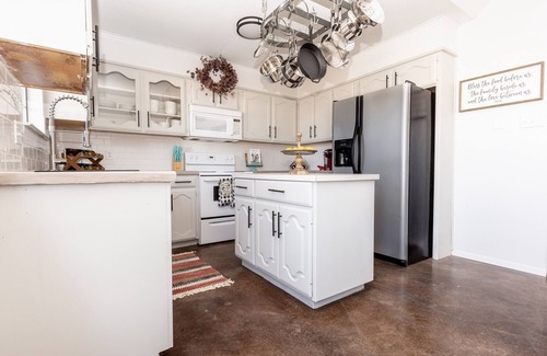 Crawford Maison | Cute Country Home Minutes From Magnolia & Baylor