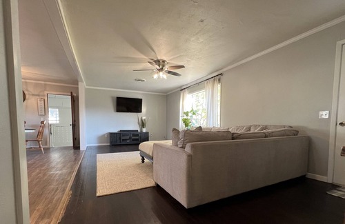Crawford Maison | Cute Country Home Near Waco/ Baylor/ Magnolia