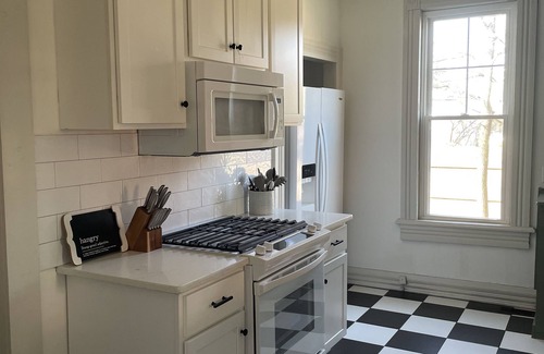 Merion Village Maison | Cute, Cozy, and Convenient, with a fenced back yard and front porch!