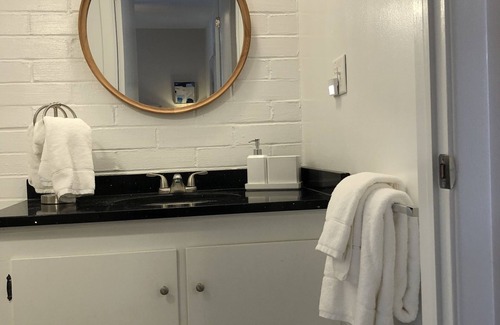 Northeast Ithaca Maison | Cute & Cozy near Cornell --1 Bedroom 1 Bath