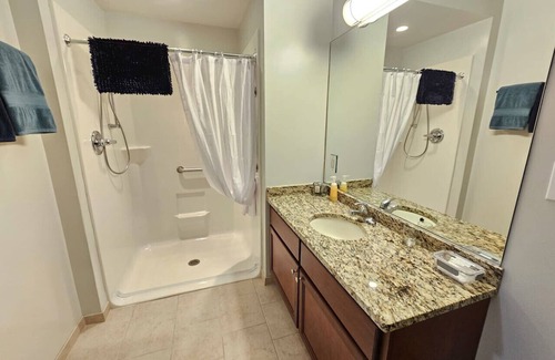 Champaign Appartement | Cute + Cozy Studio at The Inman - 207