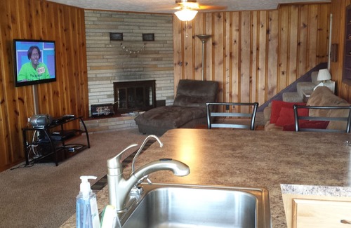 Three Rivers Cottage | Cottage rénové du lac Fisher disponible pour location à la semaine - Tarif spécial juin!