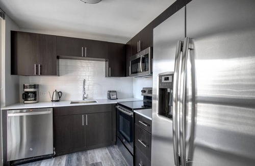 Rush and Division Appartement | Cute Gold Coast 2BR w/ Outdoor Terrace, nr Beach & L, by Blueground