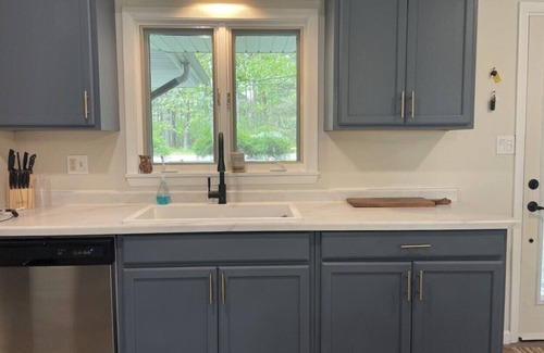 Waupaca Maison | Cute home across the street from full rec-Chain O Lakes Waupaca