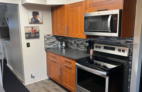 Ypsilanti Maison | Cute home near EMU and U of M