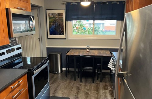 Ypsilanti Maison | Cute home near EMU and U of M