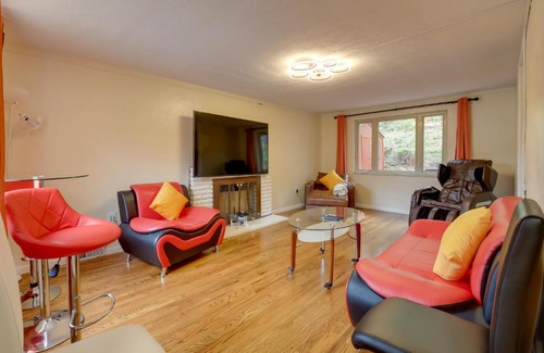 Mount Lebanon Maison | Cute Home with Patio about 7 Mi to Dtwn Pittsburgh