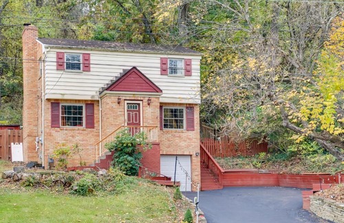 Mount Lebanon Maison | Cute Home with Patio about 7 Mi to Dtwn Pittsburgh