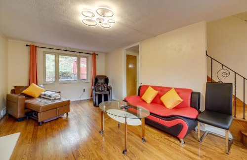 Mount Lebanon Maison | Cute Home with Patio about 7 Mi to Dtwn Pittsburgh