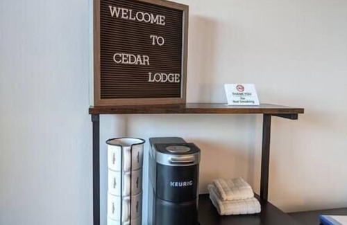 Weirs Beach Appartement | Cute Lower Level Cedar Lodge Room with Balcony & Lake Views!
