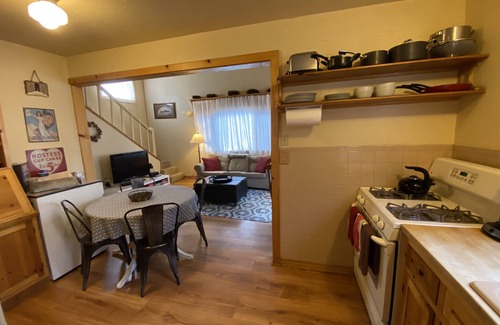 Lincoln Park Cabine | Adorable chalet de montagne près du lac avec plage de quartier de l'autre côté de la rue