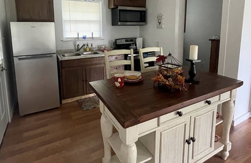 Cooper Maison | Cute, one-bedroom located 1 block from Charleston Sky wedding venue