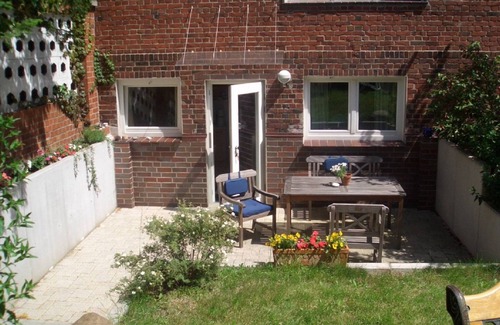 Warnemuende Appartement | Joli petit appartement avec terrasse à seulement 50 mètres de la plage - avec parking!