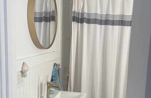 Portsmouth Maison | Cute townhouse in historic, coastal neighborhood
