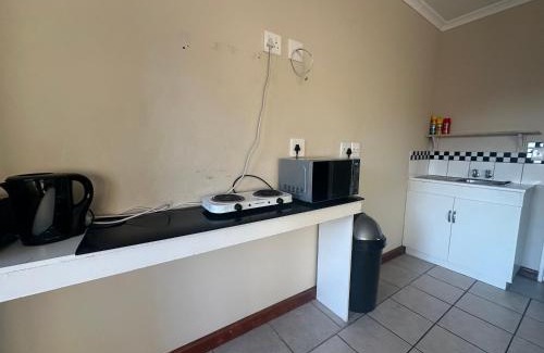 Parow North Appartement | Cute Tranquil Pool Side Apartment
