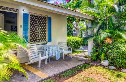 Puntarenas Appartement | Villa mignonne à la propriété en bord de mer w / piscine partagée et de beaux jardins!