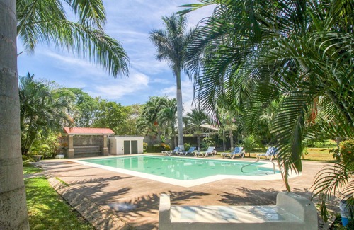 Puntarenas Appartement | Villa mignonne à la propriété en bord de mer w / piscine partagée et de beaux jardins!