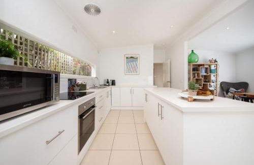 Rosebud Maison | Cutest Cottage on Fourth walk to the Beach