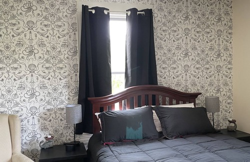West Creek Lit Et Petit-Déjeuner | Cutlass Private Room close to LBI Long Beach Island West Creek Tuckerton Wedding