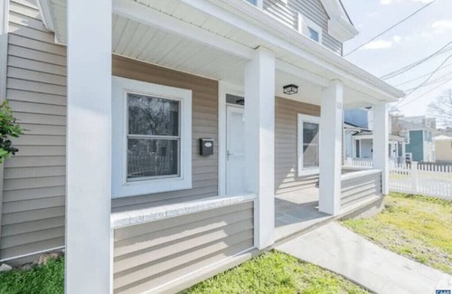 Charlottesville Maison | Cville Cottage Large groups, Cozy home, Min to UVA