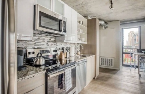 Downtown Minneapolis Appartement | CW | 2 Bed | Sky Lounge | Rooftop Pool | Gym | DD