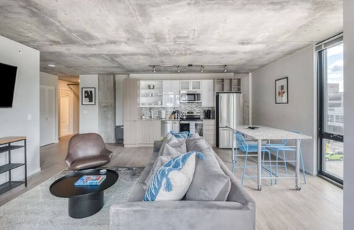 Downtown Minneapolis Appartement | CW / 2BR / Sky Lounge / Rooftop Pool / Gym /A