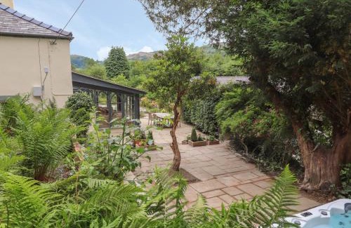 Acrefair Maison | Cwmalis Hall