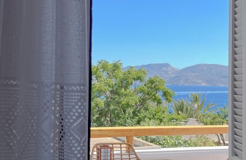 Milos Maison | Cycladic Home with a view - 2 min walk from the beach!
