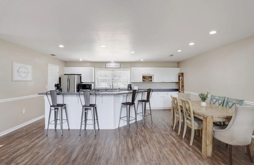 Branford Maison | Cypress Landing: Riverfront w/Private Dock and Beach
