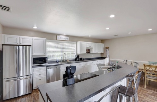 Branford Maison | Cypress Landing: Riverfront w/Private Dock and Beach