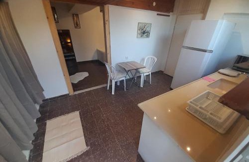 Caesarea Lit Et Petit-Déjeuner | Czarina Cabin הבקתה הקיסרית והדירה הקיסרית czarina apartment