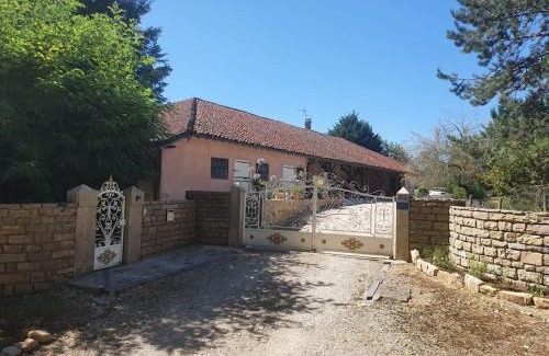 Marboz Maison | Dépendance pour 1 à 4 pers au calme dans propriété