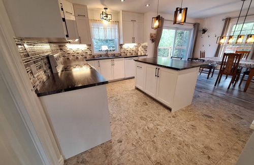 Mandeville Cottage | Détente en pleine nature dans maison familiale avec piscine et table de pingpong