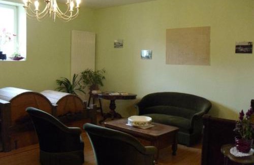 Montigny-les-Vaucouleurs Lit Et Petit-Déjeuner | Détente à Montigny : 4 Chambres, Terrasse, Jardin - FR-1-585-154